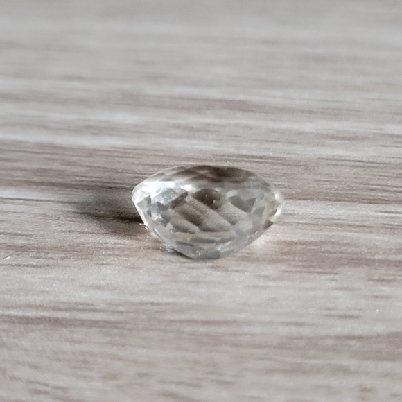 Gorgeous 6 Carat White Zircon - Picture 6 of 17